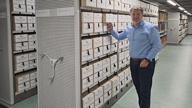 Thomas Zeloth, der Direktor des Landesarchivs, hat über 1000 Kartons von Patientenakten aus der Psychiatrie des Klagenfurter Krankenhauses im Archiv – ab dem Jahr 1850. Darin sind auch Fälle von Euthanasie und Zwangssterilisation dokumentiert.