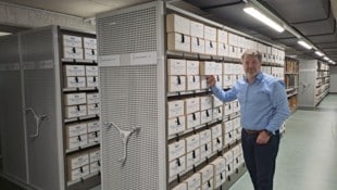 Thomas Zeloth, der Direktor des Landesarchivs, hat über 1000 Kartons von Patientenakten aus der Psychiatrie des Klagenfurter Krankenhauses im Archiv – ab dem Jahr 1850. Darin sind auch Fälle von Euthanasie und Zwangssterilisation dokumentiert. (Bild: Kogler Christina Natascha)