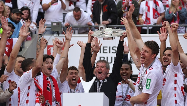 Friedhelm Funkel und der 1. FC Köln feierten den Aufstieg in die höchste Spielklasse. 
