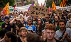 Bei vielen Spaniern wachsen Bedenken, dass zu viele Touristen ins Land kommen.