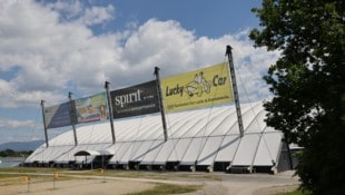 Die Halle am Schwarzlsee sei laut Hausherr und Veranstalter Klaus Leutgeb prädestiniert für die ...
