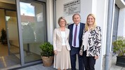 Bezirkshauptfrau Ulrike Zschech, Bürgermeister Werner Friedl und Landesrätin Daniela Winkler. ...