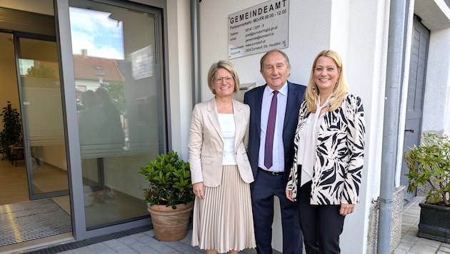 Bezirkshauptfrau Ulrike Zschech, Bürgermeister Werner Friedl und Landesrätin Daniela Winkler. ...