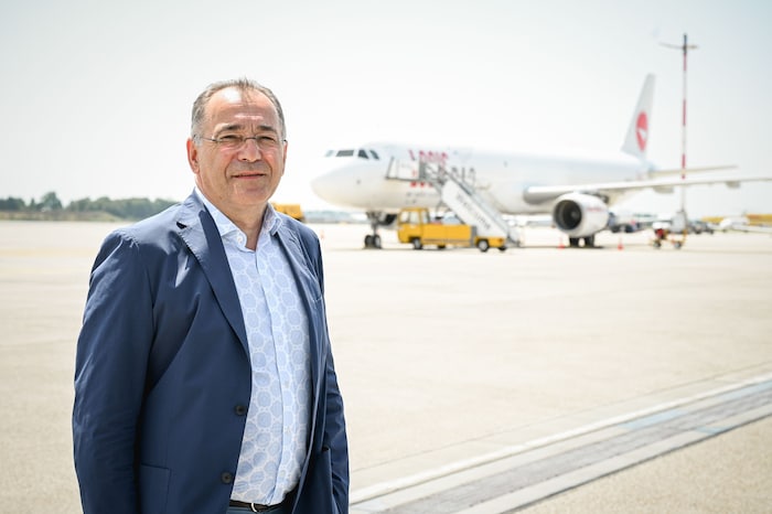 Aktuell führt Manager Norbert Draskovits den Linzer Airport. Sein Vertrag läuft bald aus, ...
