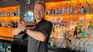 Für Barchef Alex Grebenz sind „Mocktails“ eine gute Gelegenheit, um der eigenen Kreativität beim Mixen freien Lauf zu lassen. (Bild: Michaela Holzinger)