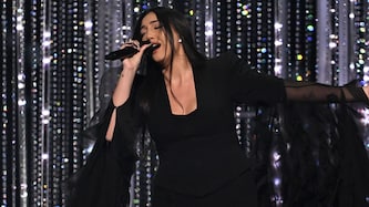 Die Israelin Yuval Raphael beim Eurovision Song Contest (Bild: AFP/FABRICE COFFRINI)