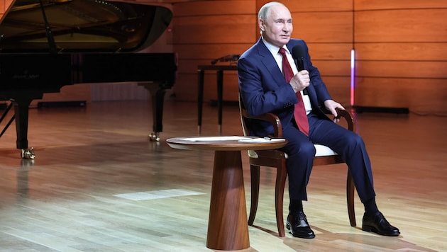 Die Unterhaltung sei „nützlich“ und „sehr ehrlich“ gewesen, resümierte Präsident Wladimir Putin ...