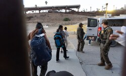 Die Verhaftung illegaler eingewanderter Migranten in San Diego (Kalifornien)