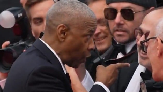 Denzel Washington ist stinksauer auf den Fotografen.  (Bild: Enterpress)