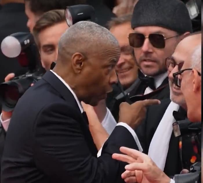 Washington knöpft sich den Fotografen vor.