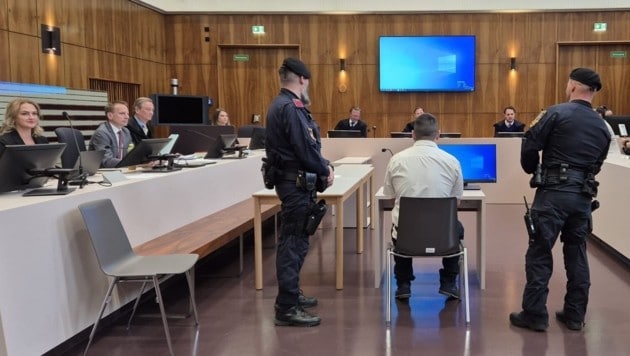Der Grazer muss sich vor dem Geschworenengericht unter anderem wegen versuchten Mordes verantworten. (Bild: Monika König-Krisper)