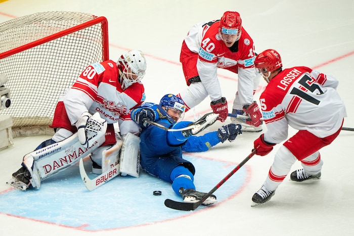 Anders Koch (Nummer 40) ist aktuell bei der Eishockey-WM für sein Heimatland Dänemark im Einsatz.