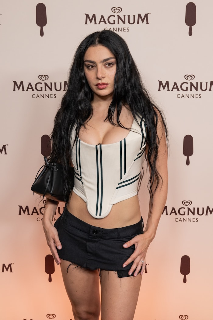Auch dieses Jahr meldeten sich zahlreiche Stars an, darunter Charli XCX, was die „Krone“-Gewinnerin Katja und Ihre Freundin Bianca als Fan der britischen Sängerin freute. 