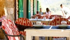 Ein Restaurant auf der Ferieninsel Mallorca verrechnet Gästen eine fragwürdige, vor allem aber ...