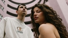Aufgewachsen mit klassischer Musik, jetzt mit treibendem Elektropop: Abor & Tynna (Bild: Dominik Friess)