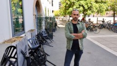 Raimondo Trombatore ist sauer und fühlt sich vom Grazer Straßenamt richtiggehend papierlt. (Bild: Jauschowetz Christian)
