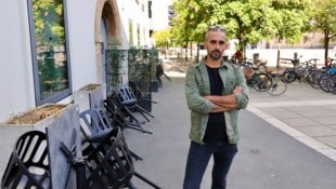 Raimondo Trombatore ist sauer und fühlt sich vom Grazer Straßenamt richtiggehend papierlt. (Bild: Jauschowetz Christian)