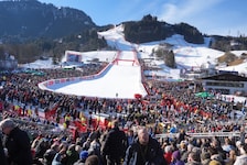 Von der VIP-Tribüne herrscht beste Sicht auf das Spektakel.