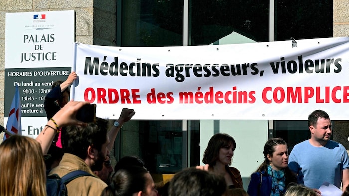 Seine Opfer kritisieren das Schweigen der Politikerinnen und Politiker.