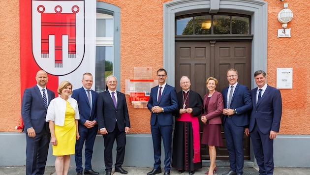 Im Rahmen der Veranstaltung wurde die erneuerte Gedenktafel des Vorarlberger Künstlers Martin Caldonazzi enthüllt.
