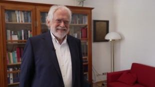 Was sie im Video sonst noch über den Nobelpreisträger erfahren werden? Eine ziemlich würzige ...