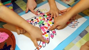 Basteln zum Muttertag stand nicht in allen Kindergärten auf dem Programm – aus den verschiedensten Gründen. (Bild: Jauschowetz Christian)