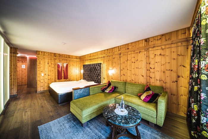 Schmucke, große Zimmer bietet das Luxus-Hotel Krallerhof in Leogang.