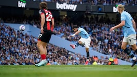 Omar Marmoush traf den Ball perfekt. 
