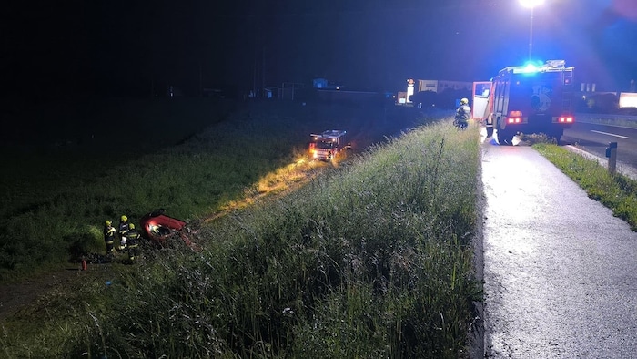 An dieser Stelle kam das Auto von der Straße ab. 