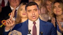 George Simion hat seinen Antrag bereits dem Verfassungsgerichtshof übermittelt. (Bild: AP/Vadim Ghirda)