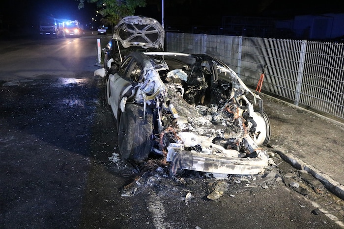 Der Porsche wurde völlig zerstört