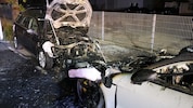 Geraten Batterien von E-Autos in Brand, sind die Feuerwehren extrem gefordert. 