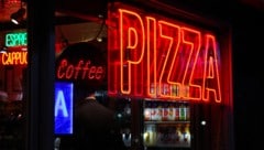 Zu Festnahmen bei der Razzia in der Pizzeria kam es nicht. Dort ist die Verunsicherung unter den ...