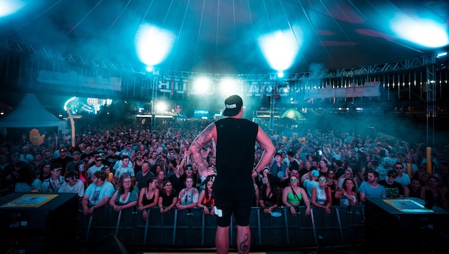Festivalfeeling in Klagenfurt mit bekannten DJs.