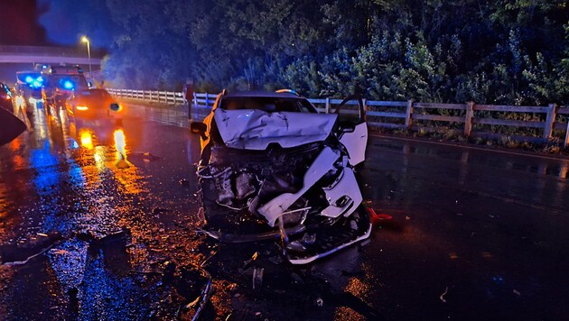 Die Fahrzeuge wurden massiv beschädigt.