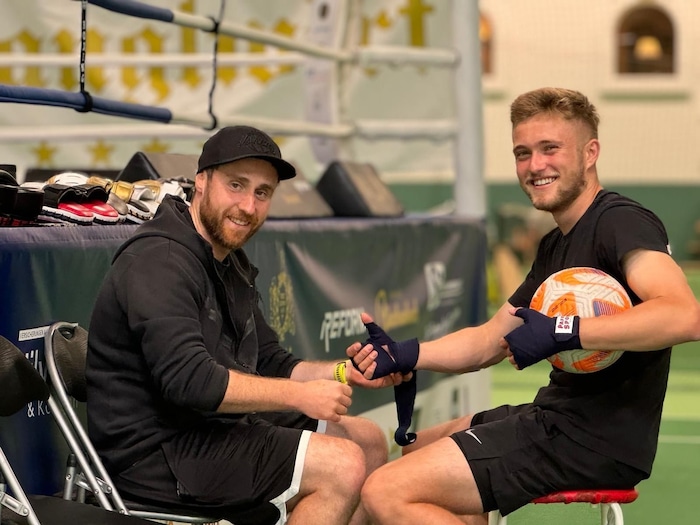 Mathew trainiert viel mit Björn Schulz, sportlicher Leiter beim Stanglwirt in Going.