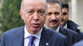 Staatschef Recep Tayyip Erdogan will die hohe Übergewichtsrate seines Landes mit einer ungewöhnlichen Kampagne bekämpfen. (Bild: AP/Vlasov Sulaj)