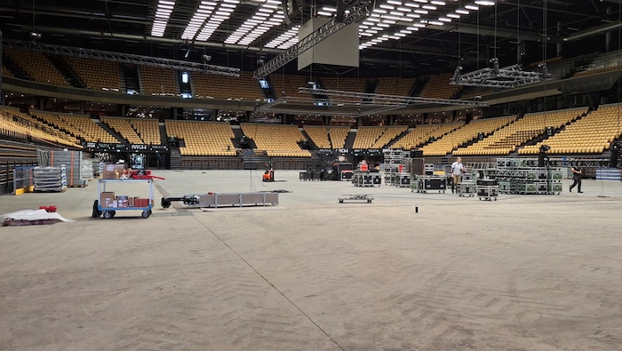 Die Mehrzweckhalle wurde in nur zehn Tagen in eine Eishockey-Arena verwandelt.