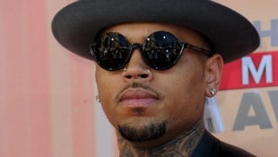 Nach seiner Festnahme in Großbritannien ist Chris Brown auf Kaution wieder frei.