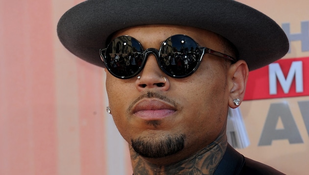 Nach seiner Festnahme in Großbritannien ist Chris Brown auf Kaution wieder frei.