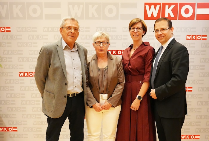 WK-Chef Wirth (re.) mit Gattin Petra und seinen Eltern Hannes und Gabi.