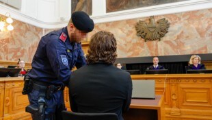 Der 32-Jährige vor den Richtern im Salzburger Schwurgerichtssaal