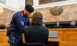 Der 32-Jährige vor den Richtern im Salzburger Schwurgerichtssaal