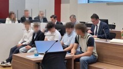 Den fünf Jugendlichen war in Eisenstadt anzumerken, wie sehr sie sich für ihre Taten genieren. ...