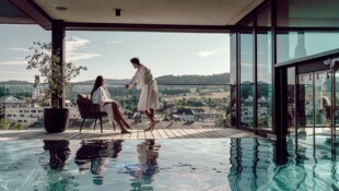 Hotel Freigold Skypool mit Ausblick auf Freistadt