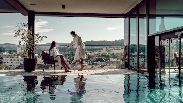 Hotel Freigold Skypool mit Ausblick auf Freistadt