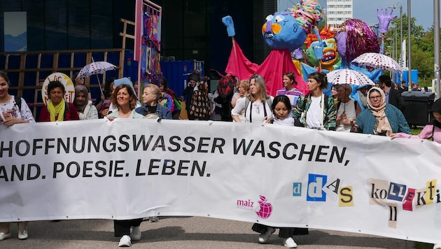 Frauenpower über kulturelle Grenzen hinweg bei der Parade am Mittwoch.