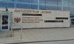 Mit Polizeischutz wurde in Leoben verhandelt. Keiner musste, wie der Familienclan reagieren ...