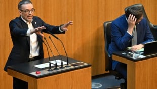 Herbert Kickl packte Abraham Lincoln ein, Alexander Pröll musste für die ÖVP einstecken ... (Bild: APA/HELMUT FOHRINGER)