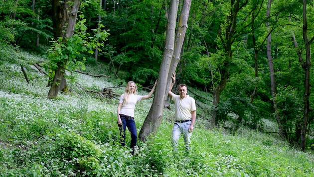 Gemeinderätin Sabine Zuklin und Stadtrat Johannes Edtmayer im Naturjuwel